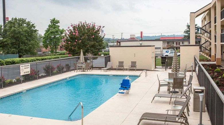 <b>Quality Inn Merchants Drive Pool</b>. Images powered by <a href="https://iceportal.shijigroup.com/" title="IcePortal" target="_blank">IcePortal</a>.