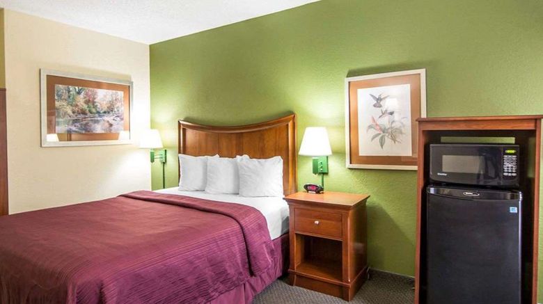 <b>Quality Inn Merchants Drive Room</b>. Images powered by <a href="https://iceportal.shijigroup.com/" title="IcePortal" target="_blank">IcePortal</a>.