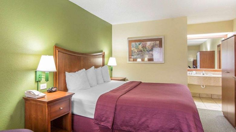 <b>Quality Inn Merchants Drive Room</b>. Images powered by <a href="https://iceportal.shijigroup.com/" title="IcePortal" target="_blank">IcePortal</a>.