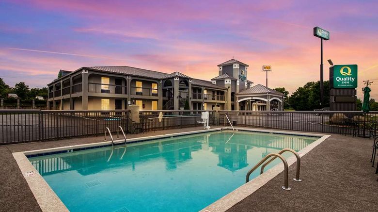 <b>Quality Inn White House Pool</b>. Images powered by <a href="https://iceportal.shijigroup.com/" title="IcePortal" target="_blank">IcePortal</a>.