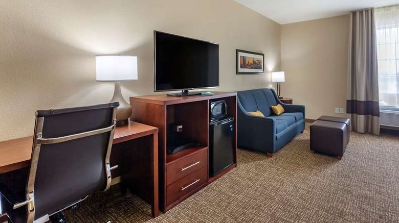 <b>Comfort Suites Room</b>. Images powered by <a href="https://iceportal.shijigroup.com/" title="IcePortal" target="_blank">IcePortal</a>.