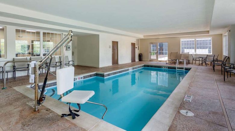 <b>Comfort Suites Pool</b>. Images powered by <a href="https://iceportal.shijigroup.com/" title="IcePortal" target="_blank">IcePortal</a>.