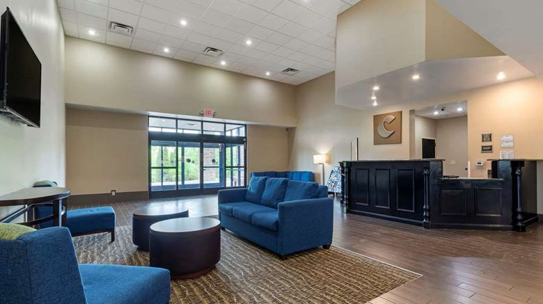 <b>Comfort Suites Kingsport South Lobby</b>. Images powered by <a href="https://iceportal.shijigroup.com/" title="IcePortal" target="_blank">IcePortal</a>.