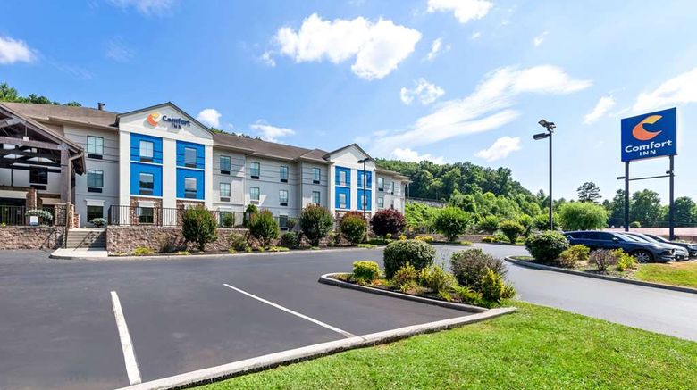 <b>Comfort Inn Harriman Exterior</b>. Images powered by <a href="https://iceportal.shijigroup.com/" title="IcePortal" target="_blank">IcePortal</a>.