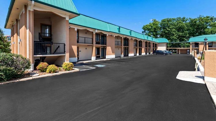 Quality Inn Tullahoma Exterior