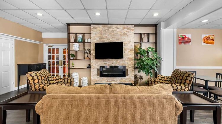 Quality Inn Tullahoma Lobby