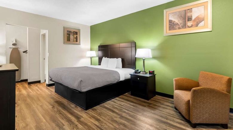 <b>Quality Inn Tullahoma Room</b>. Images powered by <a href="https://iceportal.shijigroup.com/" title="IcePortal" target="_blank">IcePortal</a>.