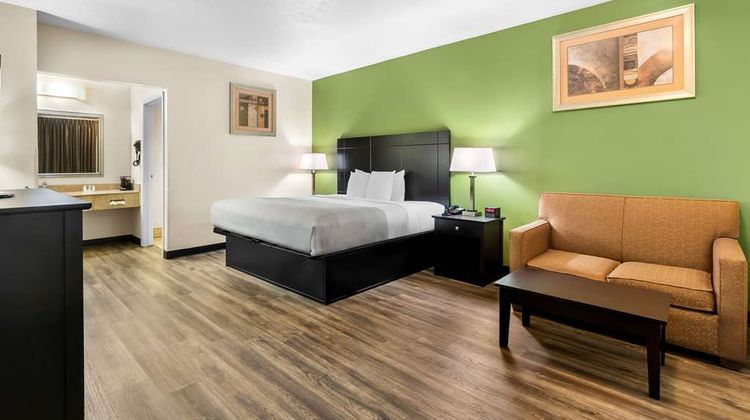 Quality Inn Tullahoma Suite