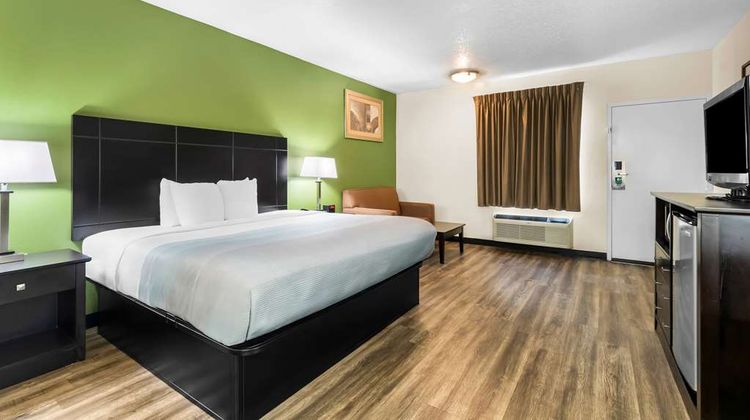 Quality Inn Tullahoma Suite