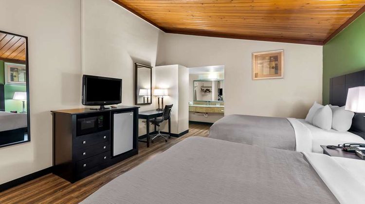 Quality Inn Tullahoma Suite