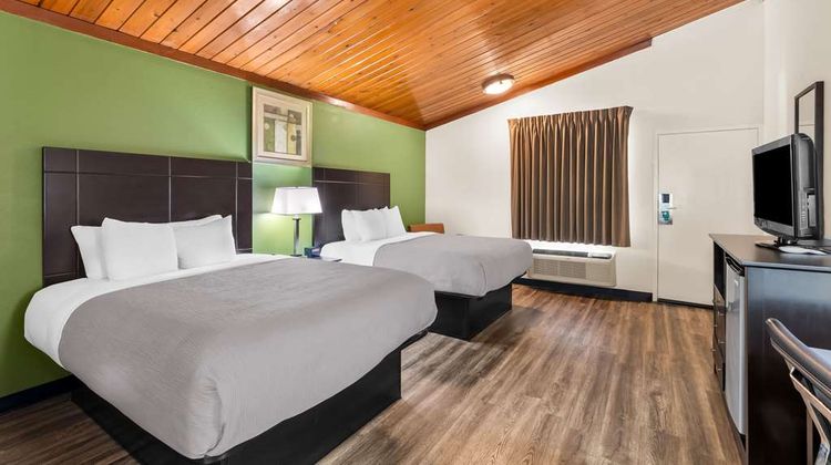 Quality Inn Tullahoma Suite