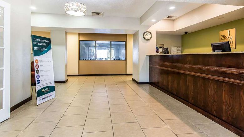 <b>Quality Inn & Suites Lobby</b>. Images powered by <a href="https://iceportal.shijigroup.com/" title="IcePortal" target="_blank">IcePortal</a>.
