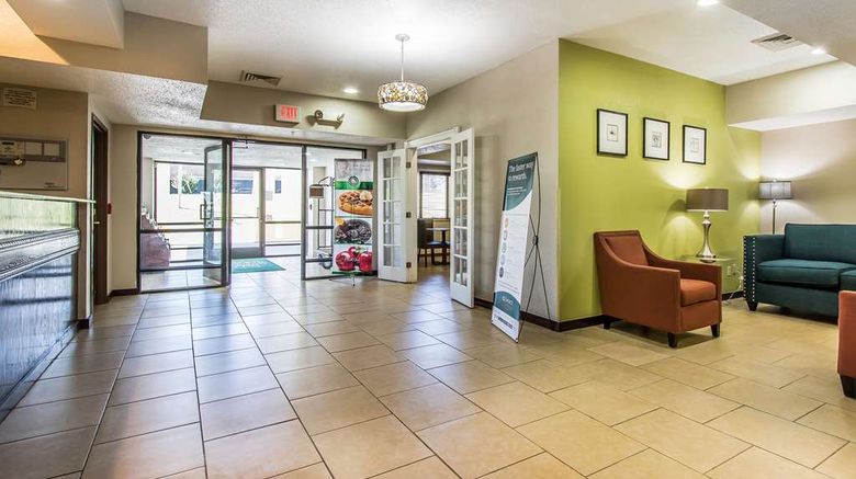 <b>Quality Inn & Suites Lobby</b>. Images powered by <a href="https://iceportal.shijigroup.com/" title="IcePortal" target="_blank">IcePortal</a>.