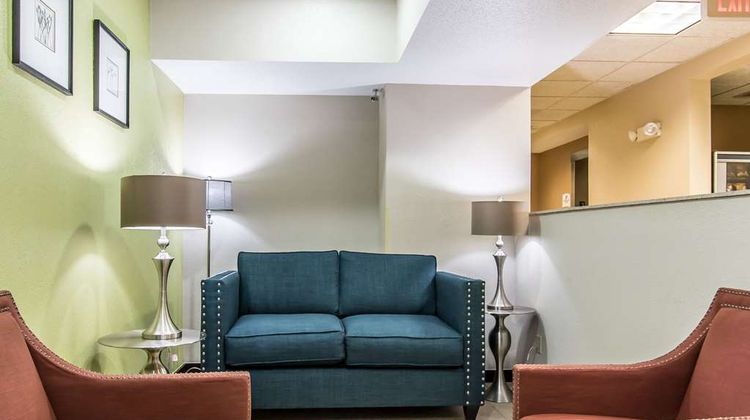 Quality Inn & Suites Lobby