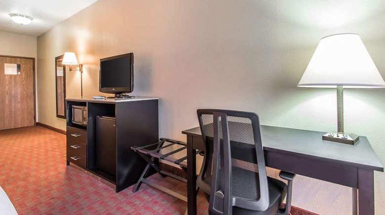 <b>Quality Inn & Suites Room</b>. Images powered by <a href="https://iceportal.shijigroup.com/" title="IcePortal" target="_blank">IcePortal</a>.