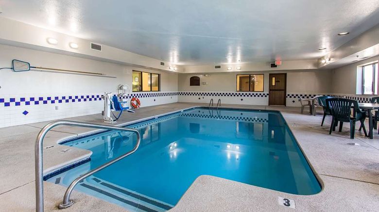 <b>Quality Inn & Suites Pool</b>. Images powered by <a href="https://iceportal.shijigroup.com/" title="IcePortal" target="_blank">IcePortal</a>.