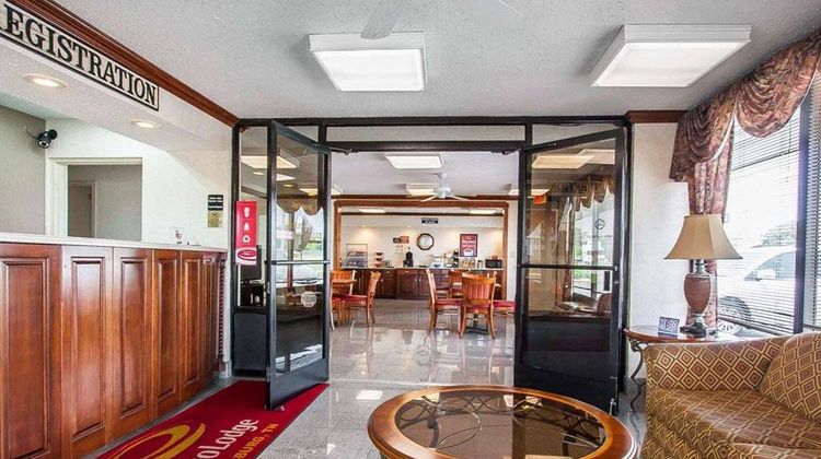 Econo Lodge Dyersburg I-155 Lobby