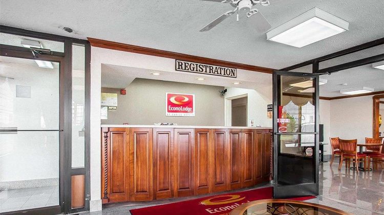 Econo Lodge Dyersburg I-155 Lobby