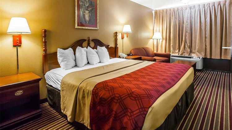 Econo Lodge Dyersburg I-155 Room