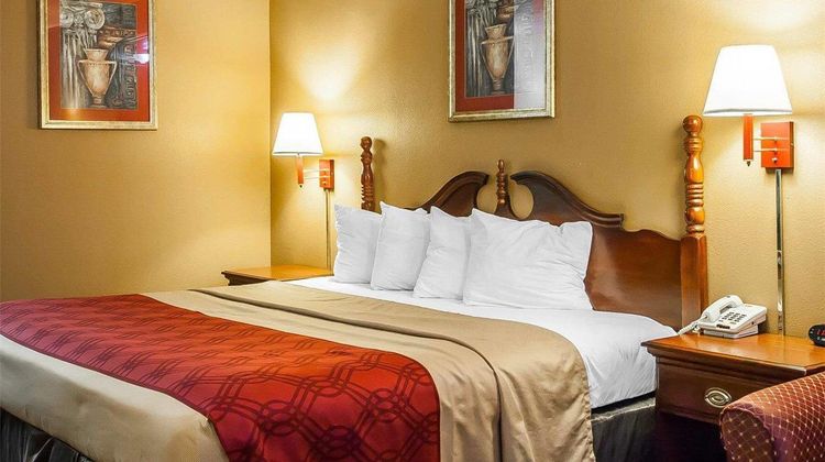 Econo Lodge Dyersburg I-155 Room