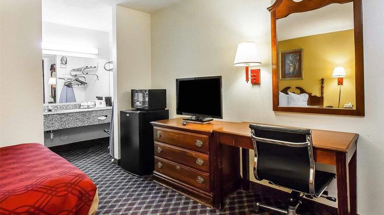 Econo Lodge Dyersburg I-155 Room