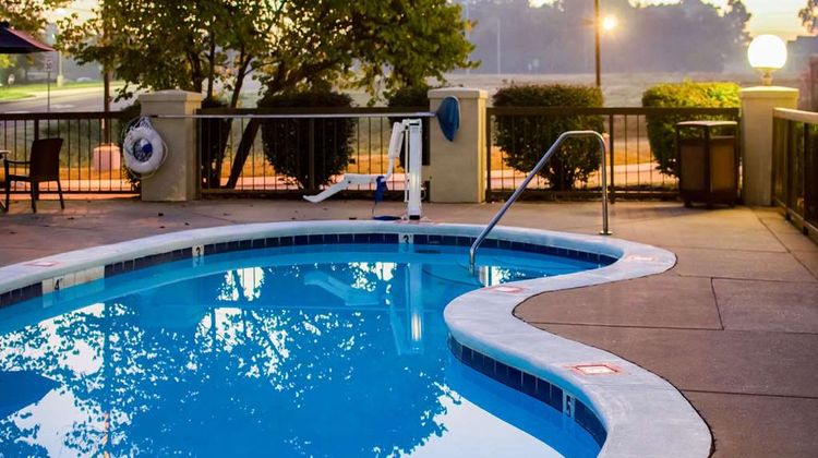 Quality Inn Pool