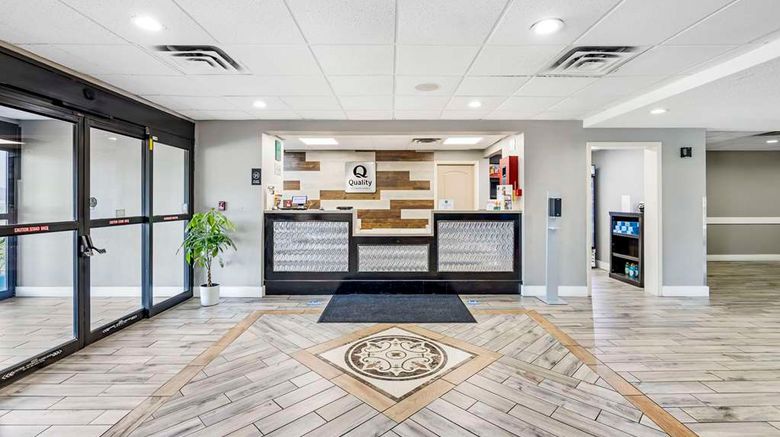<b>Quality Inn Lobby</b>. Images powered by <a href="https://iceportal.shijigroup.com/" title="IcePortal" target="_blank">IcePortal</a>.