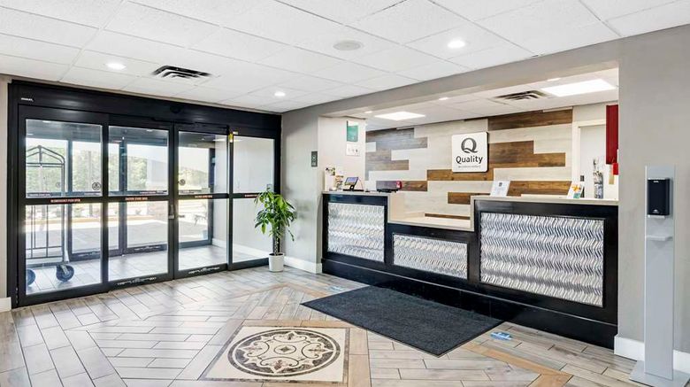 <b>Quality Inn Lobby</b>. Images powered by <a href="https://iceportal.shijigroup.com/" title="IcePortal" target="_blank">IcePortal</a>.