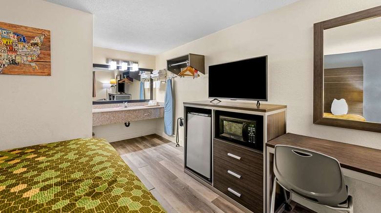 <b>Econo Lodge Kingsport East Room</b>. Images powered by <a href="https://iceportal.shijigroup.com/" title="IcePortal" target="_blank">IcePortal</a>.