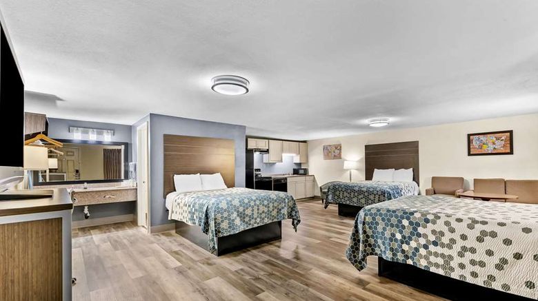 <b>Econo Lodge Kingsport East Suite</b>. Images powered by <a href="https://iceportal.shijigroup.com/" title="IcePortal" target="_blank">IcePortal</a>.