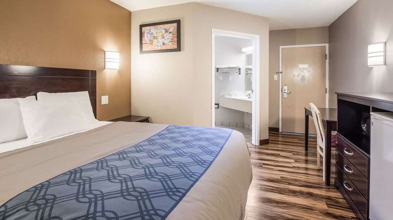 <b>Econo Lodge Morristown Room</b>. Images powered by <a href="https://iceportal.shijigroup.com/" title="IcePortal" target="_blank">IcePortal</a>.