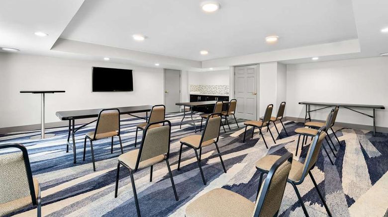 <b>Comfort Inn & Suites Nashville Meeting</b>. Images powered by <a href="https://iceportal.shijigroup.com/" title="IcePortal" target="_blank">IcePortal</a>.