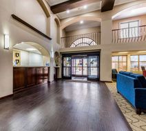 Comfort Inn/Suites Airport-American Way Lobby