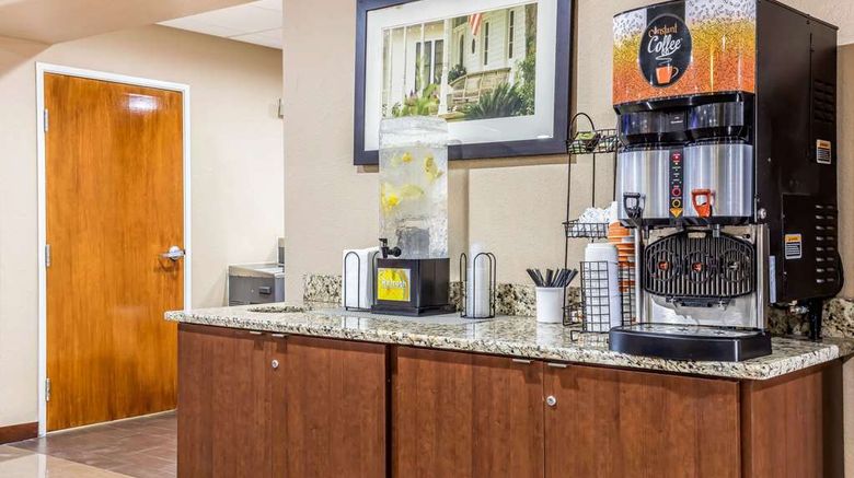 <b>Comfort Inn/Suites Airport-American Way Restaurant</b>. Images powered by <a href="https://iceportal.shijigroup.com/" title="IcePortal" target="_blank">IcePortal</a>.