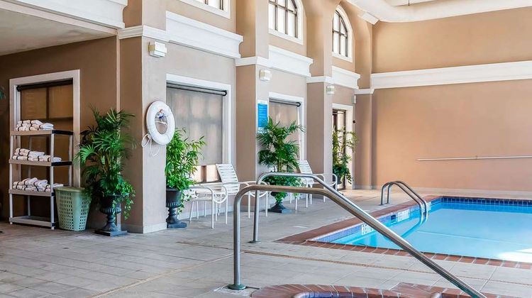 Comfort Inn/Suites Airport-American Way Pool