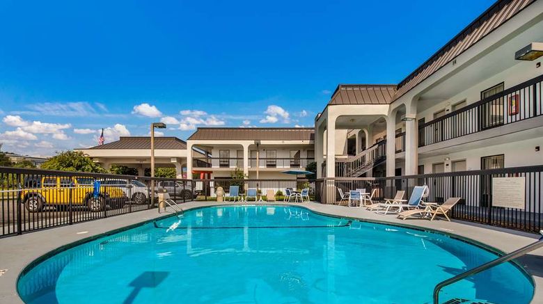 <b>Clarion Inn Pool</b>. Images powered by <a href="https://iceportal.shijigroup.com/" title="IcePortal" target="_blank">IcePortal</a>.