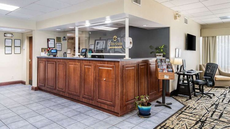 Clarion Inn Lobby