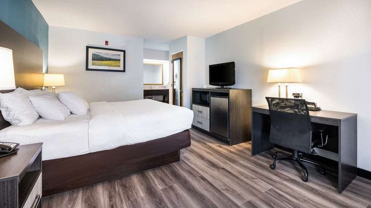 Clarion Inn Room