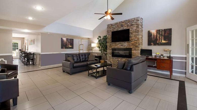 <b>Quality Inn Decherd Lobby</b>. Images powered by <a href="https://iceportal.shijigroup.com/" title="IcePortal" target="_blank">IcePortal</a>.