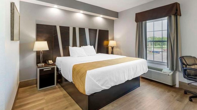 <b>Quality Inn Suite</b>. Images powered by <a href="https://iceportal.shijigroup.com/" title="IcePortal" target="_blank">IcePortal</a>.