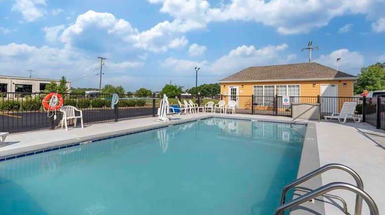 <b>Quality Inn Pool</b>. Images powered by <a href="https://iceportal.shijigroup.com/" title="IcePortal" target="_blank">IcePortal</a>.