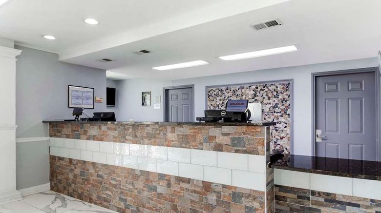 <b>Quality Inn Lobby</b>. Images powered by <a href="https://iceportal.shijigroup.com/" title="IcePortal" target="_blank">IcePortal</a>.