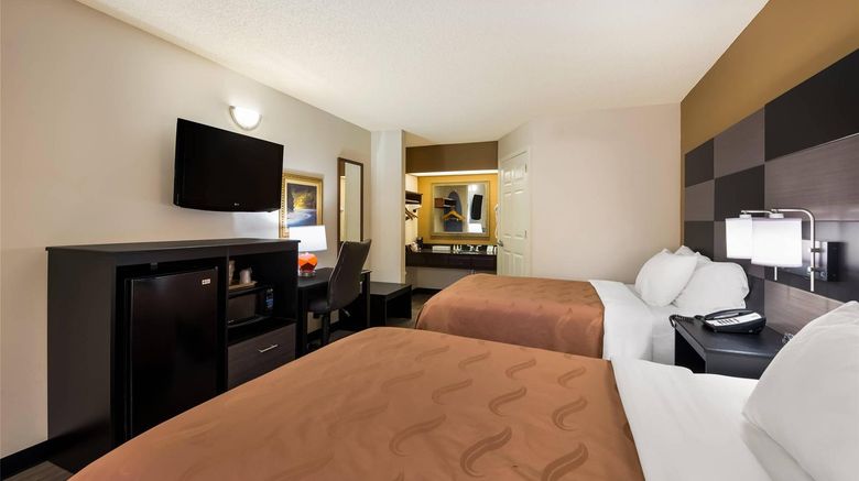 <b>Quality Inn Room</b>. Images powered by <a href="https://iceportal.shijigroup.com/" title="IcePortal" target="_blank">IcePortal</a>.