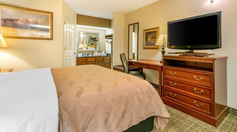 <b>Quality Inn Room</b>. Images powered by <a href="https://iceportal.shijigroup.com/" title="IcePortal" target="_blank">IcePortal</a>.