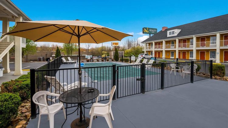 Quality Inn Pool