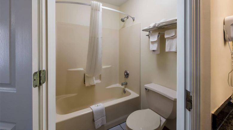 <b>Quality Inn Room</b>. Images powered by <a href="https://iceportal.shijigroup.com/" title="IcePortal" target="_blank">IcePortal</a>.