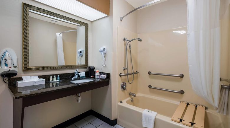 <b>Quality Inn Room</b>. Images powered by <a href="https://iceportal.shijigroup.com/" title="IcePortal" target="_blank">IcePortal</a>.