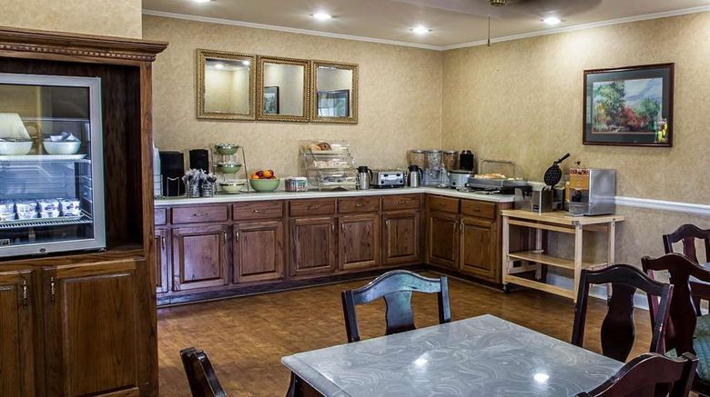 <b>Quality Inn Kingsport South Restaurant</b>. Images powered by <a href="https://iceportal.shijigroup.com/" title="IcePortal" target="_blank">IcePortal</a>.