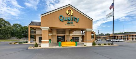 Quality Inn Paris Exterior