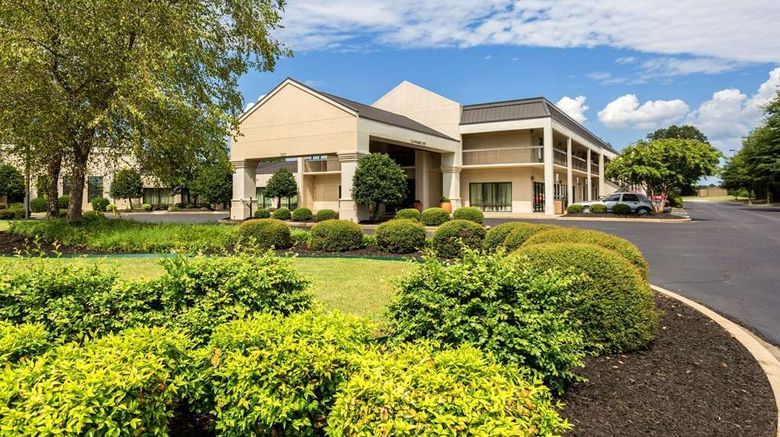 <b>Quality Inn Union City Exterior</b>. Images powered by <a href="https://iceportal.shijigroup.com/" title="IcePortal" target="_blank">IcePortal</a>.